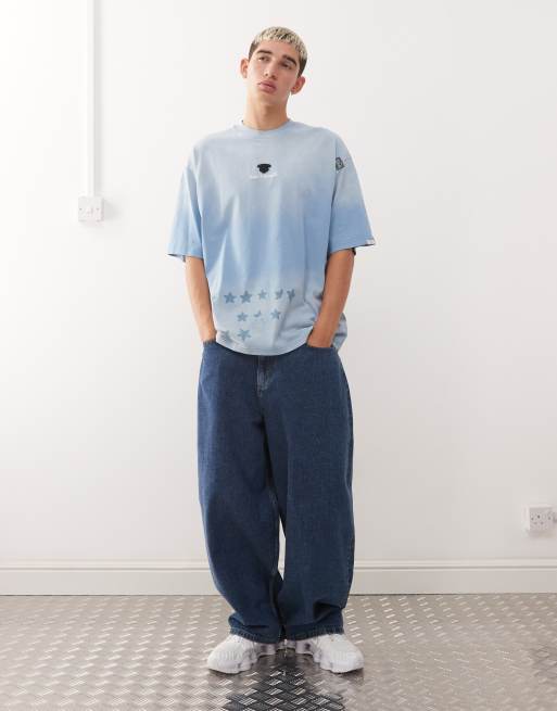 Aape By A Bathing Ape® - Oversized T-shirt in lichtblauw met spray dye , 2 van 5