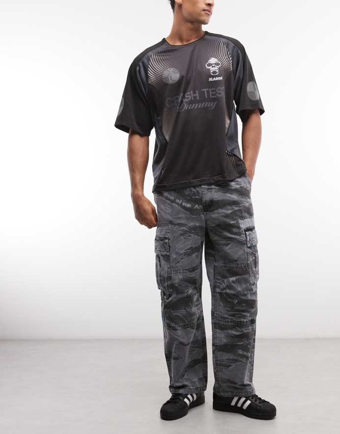 Aape By A Bathing Ape® pantalones cargo holgados en camuflaje negro