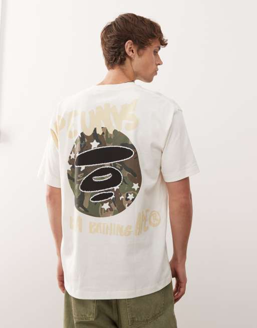 AAPE By A Bathing Ape – Pudełkowy T-shirt w kolorze złamanej bieli z nadrukami na piersi i plecach
