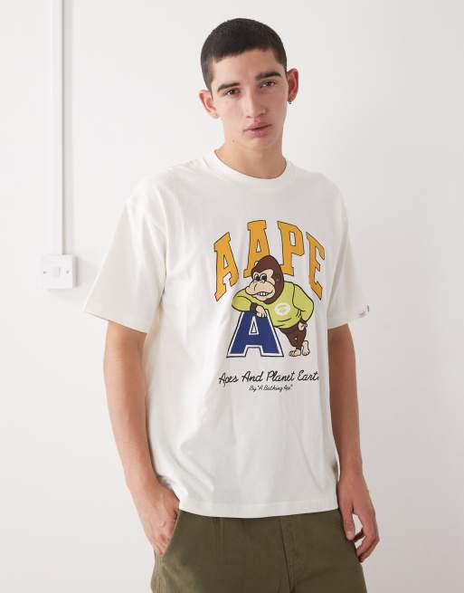 AAPE By A Bathing Ape – T-shirt w kolorze złamanej bieli o pudełkowym kroju z grafiką w uczelnianym stylu na klatce piersiowej