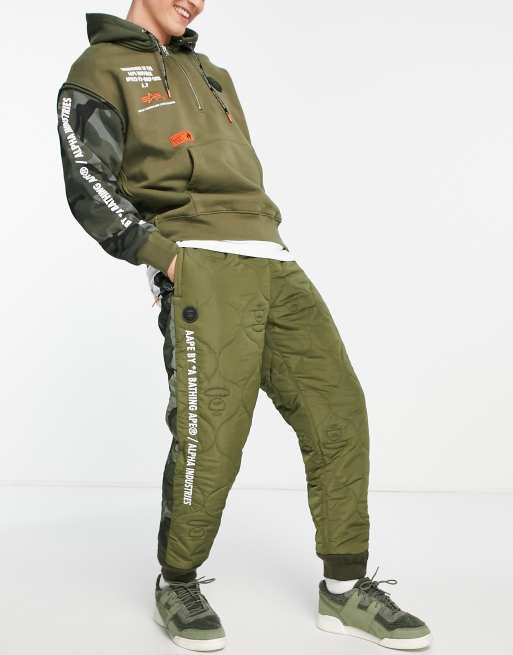 AAPE By A Bathing Ape x Alpha Industries - Pantaloni trapuntati color kaki