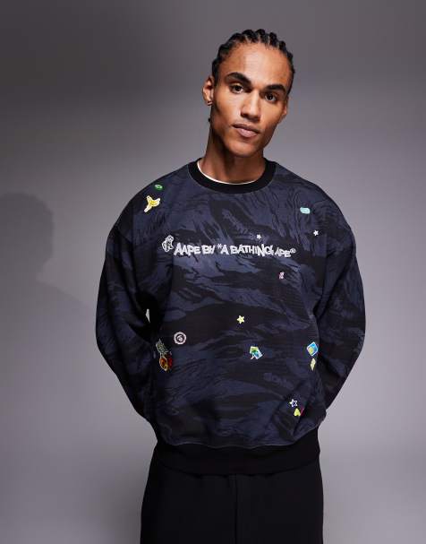 AAPE By A Bathing Ape – Zakładana przez głowę bluza w czarny wzór moro z uroczymi naklejkami - view 1