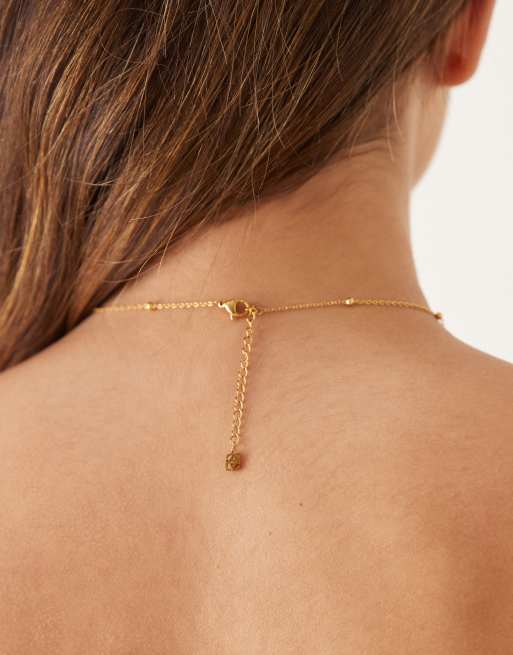 Abbott Lyon - Collana in acciaio inossidabile resistente all'acqua placcato oro 18 k con iniziale "M", 3 di 4