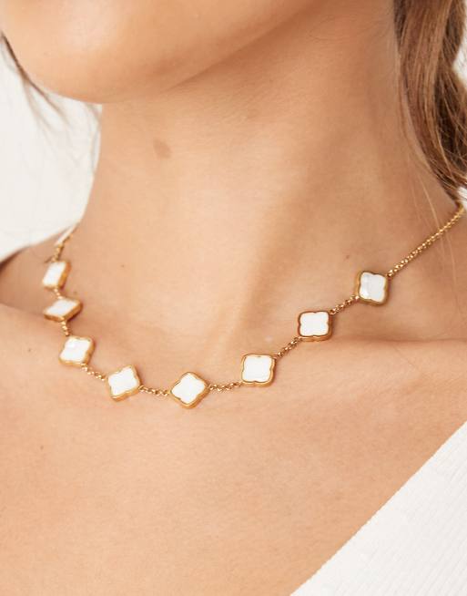 Abbott Lyon - Collana in acciaio inossidabile resistente all'acqua placcato oro 18 k con trifogli in perle sintetiche