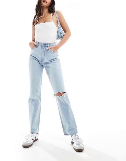 Abercrombie & Fitch - 90'er-jeans med lige pasform og flænger på knæene i lyseblå vask