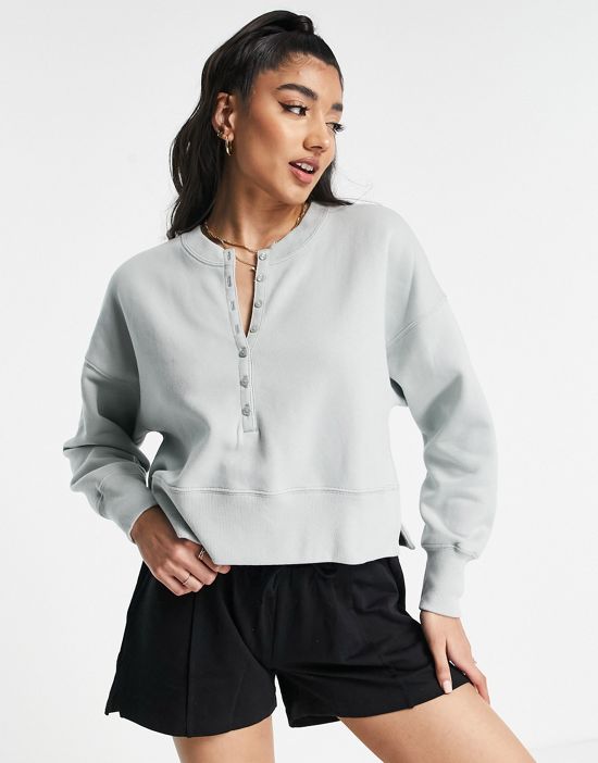 https://images.asos-media.com/products/abercrombie-fitch-90s-henley-sweater-in-gray/202080768-4?$n_550w$&wid=550&fit=constrain