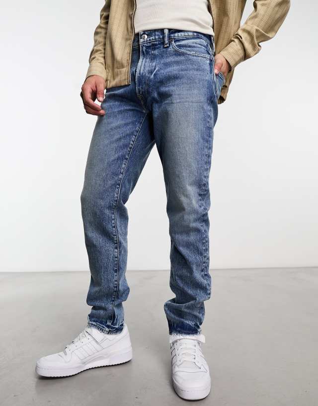 Abercrombie & Fitch - 90s slim fit jeans in mid wash with distressed hem