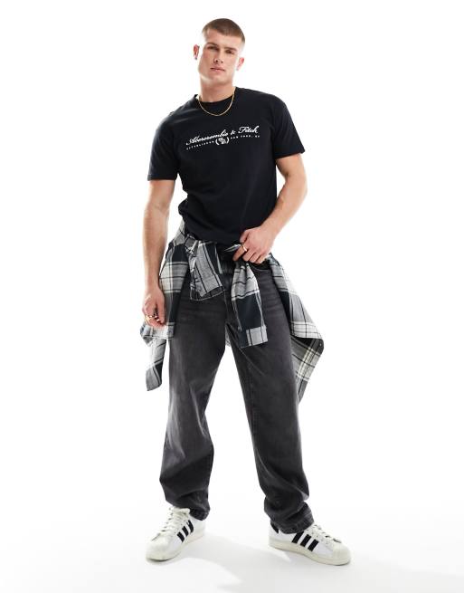 Abercrombie & Fitch - Afslappet T-shirt med tekstlogo i sort, 2 af 4