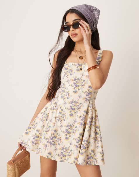 Abercrombie & Fitch – Ärmelloses, ausgestelltes Minikleid in Beige mit Blumenmuster - view 1