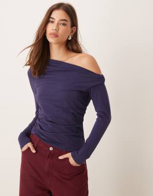 Abercrombie & Fitch - Asymmetrische top met lange mouwen en blote schouder in marineblauw - view 1