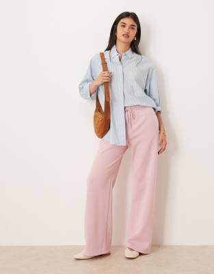 Abercrombie & Fitch - Basic-Jogginghose aus Fleece in Rosa mit weitem Bein