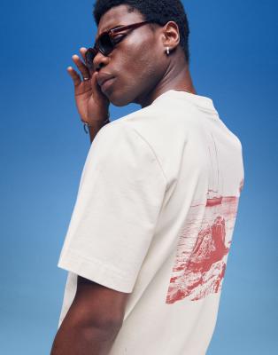 Abercrombie & Fitch - Beige cropped T-shirt med landskabsprint på ryggen - view 1