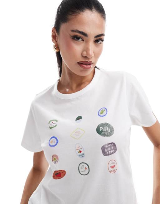 Abercrombie & Fitch – Biały, dopasowany T-shirt z nadrukiem na piersi