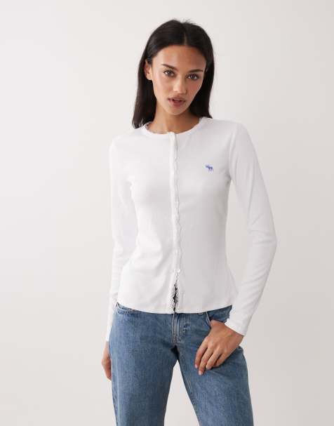Abercrombie & Fitch – Biały prążkowany top z zapięciem na guziki i logo - view 1