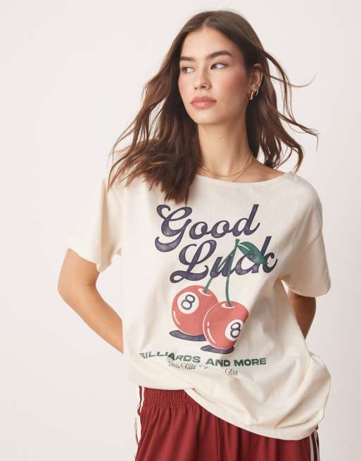 Abercrombie & Fitch – Biały T-shirt z prostym dekoltem i nadrukiem z wiśniami i napisem „Lucky Cherry”