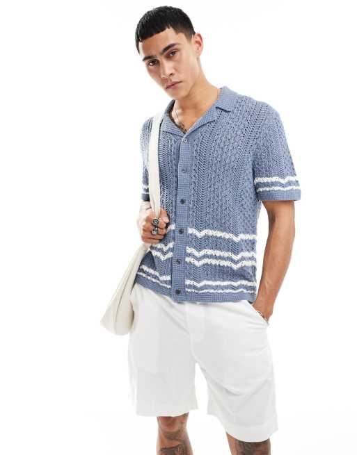 Abercrombie & Fitch - Blå poloskjorte med gennemgående knapper og hvide striber i hulstrik