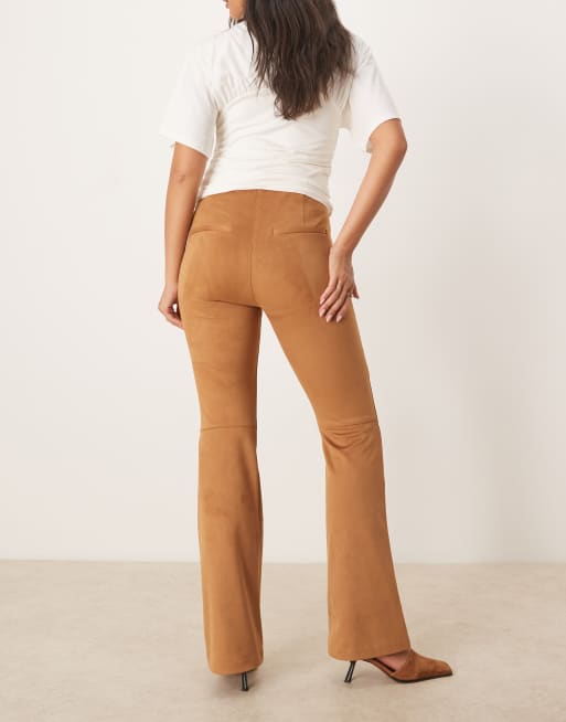 Abercrombie & Fitch – Blaire – Kamelbruna bootcut-byxor i mockaimitation, 2 av 5