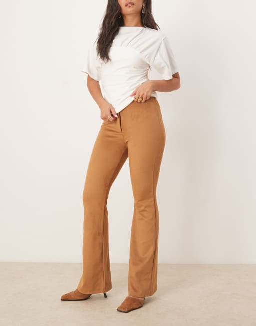 Abercrombie & Fitch – Blaire – Kamelbruna bootcut-byxor i mockaimitation, 4 av 5