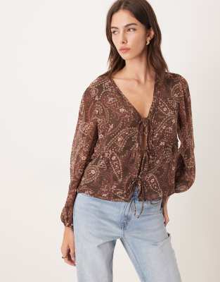 Blouse nouée devant à manches longues et imprimé cachemire - Marron-Rouge S