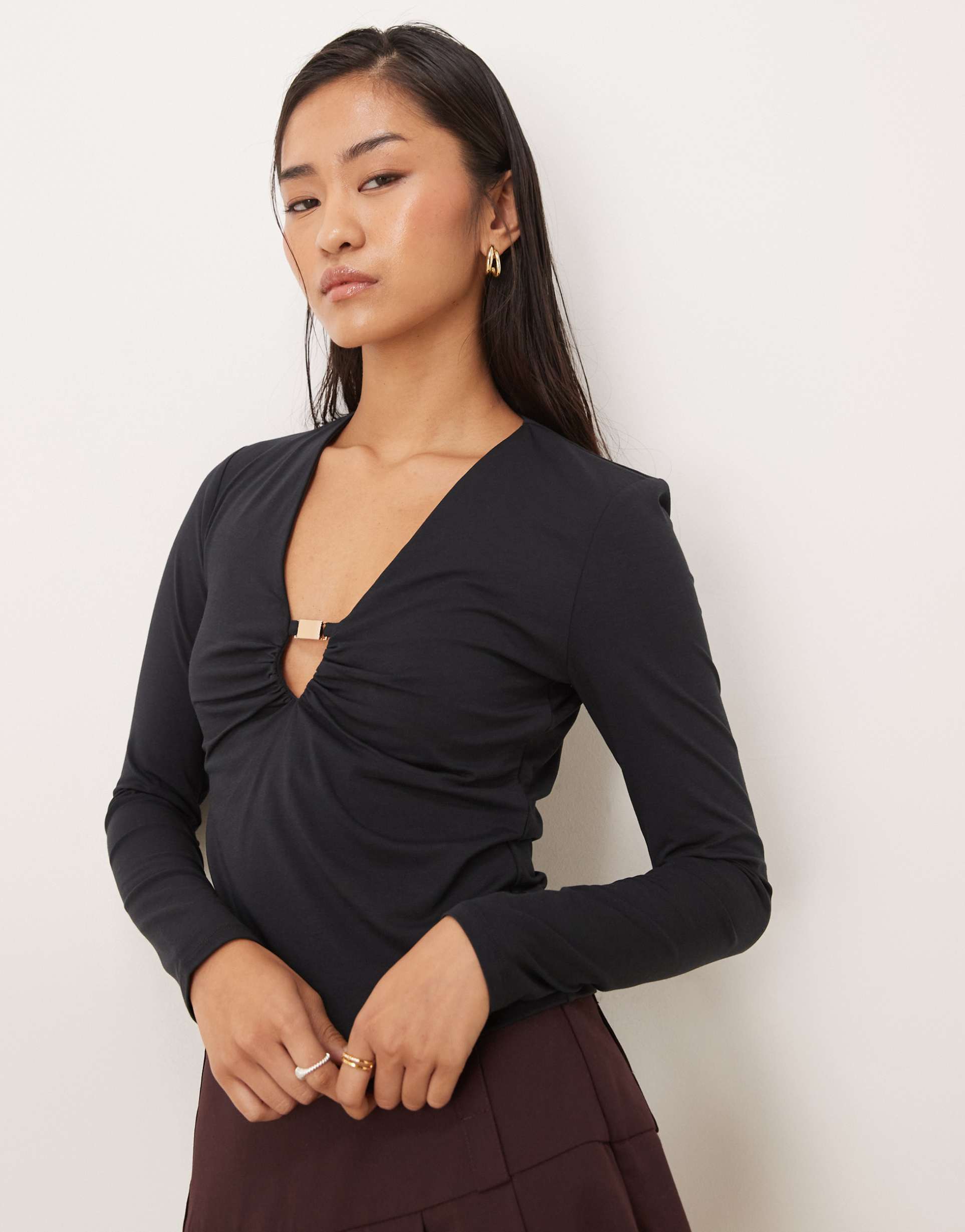 abercrombie & fitch bra free v neck long sleeve hardware top in black