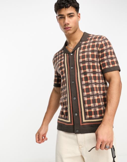 Abercrombie & Fitch – Brązowa, dzianinowa koszulka polo zapinana na guziki, ze wzorem w stylu lat 70.