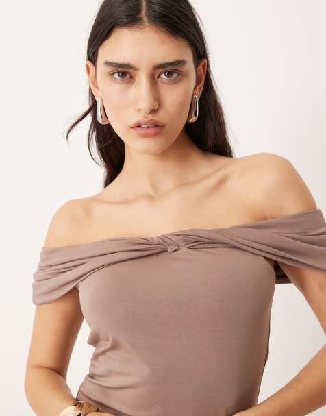 Abercrombie & Fitch - Brun asymmetrisk top med snoet offshoulder-design - view 1