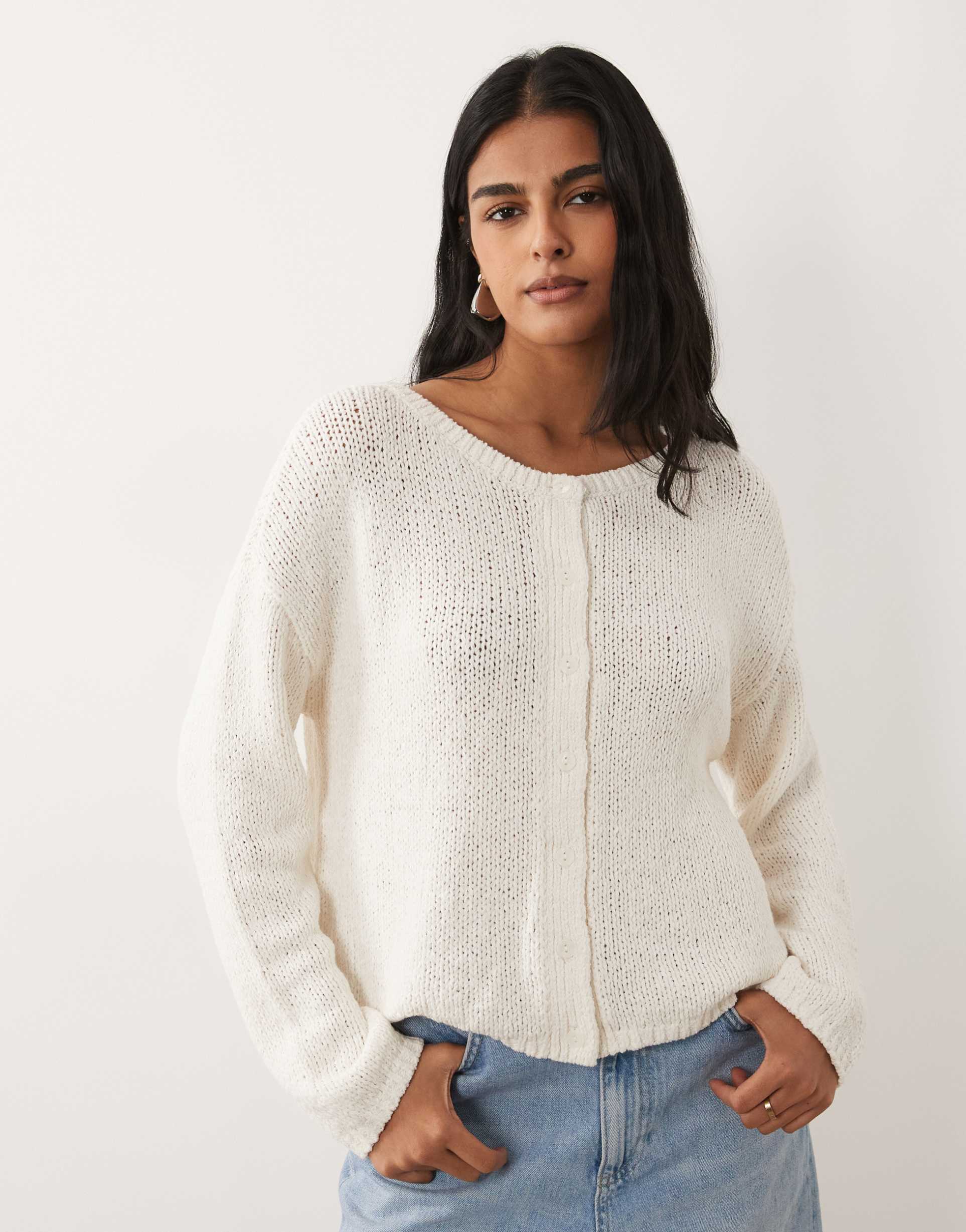 abercrombie & fitch button up lightweight knit micro cardigan in cream