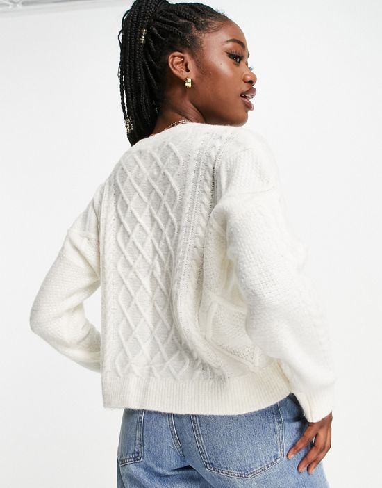 https://images.asos-media.com/products/abercrombie-fitch-cableknit-v-neck-sweater-in-white/203037128-2?$n_550w$&wid=550&fit=constrain