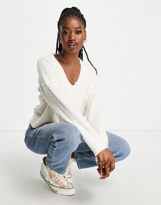 https://images.asos-media.com/products/abercrombie-fitch-cableknit-v-neck-sweater-in-white/203037128-3?$n_550w$&wid=550&fit=constrain