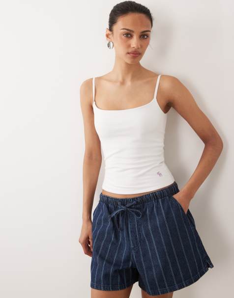 Abercrombie & Fitch - Cami in jaren 90-stijl met ingebouwde bh in wit - view 1