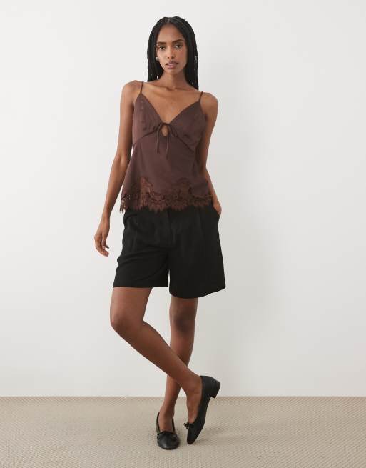 Abercrombie & Fitch cami med bindefront og blondedetalje i satin, brun, 2 af 4