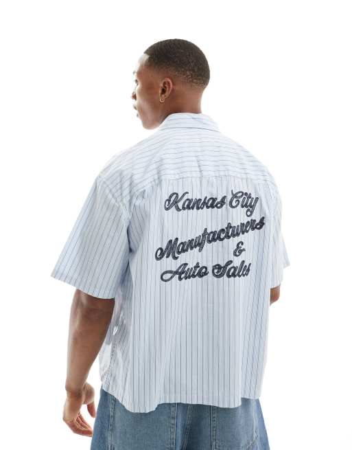 Abercrombie & Fitch - Camicia a maniche corte azzurra a righe con ricamo sul retro