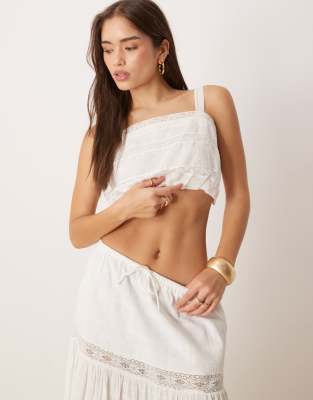 Abercrombie & Fitch - Camisole aus Spitze in Weiß mit eckigem Ausschnitt