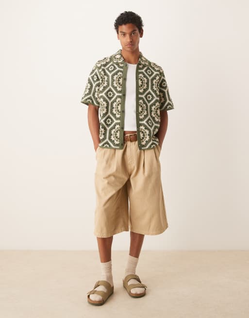 Abercrombie & Fitch - Chemise imprimée en maille crochet avec motif trèfle à quatre feuille - Kaki multicolore 