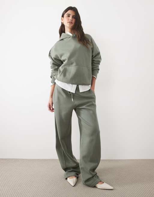 Abercrombie & Fitch - Coordinato kaki con felpa con cappuccio corta squadrata e joggers bombati, 1 di 3