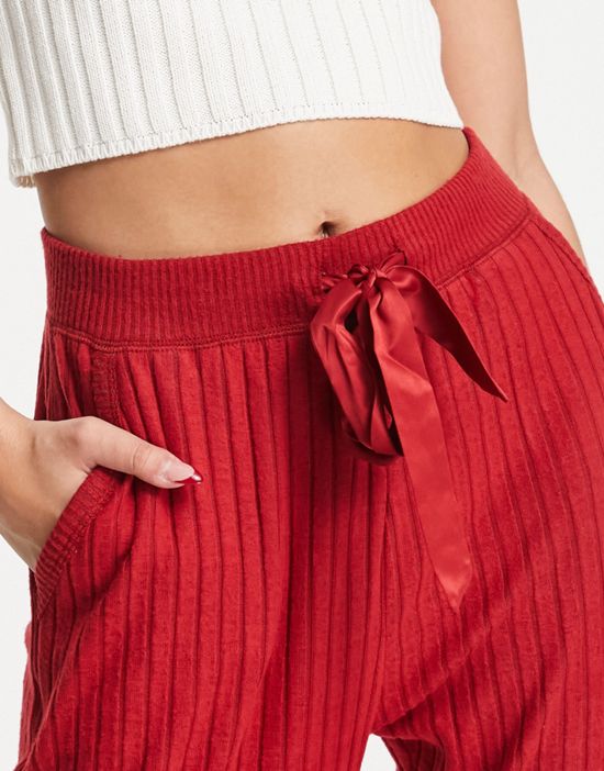 https://images.asos-media.com/products/abercrombie-fitch-cozy-loungewear-sweatpants-in-red/203037090-4?$n_550w$&wid=550&fit=constrain