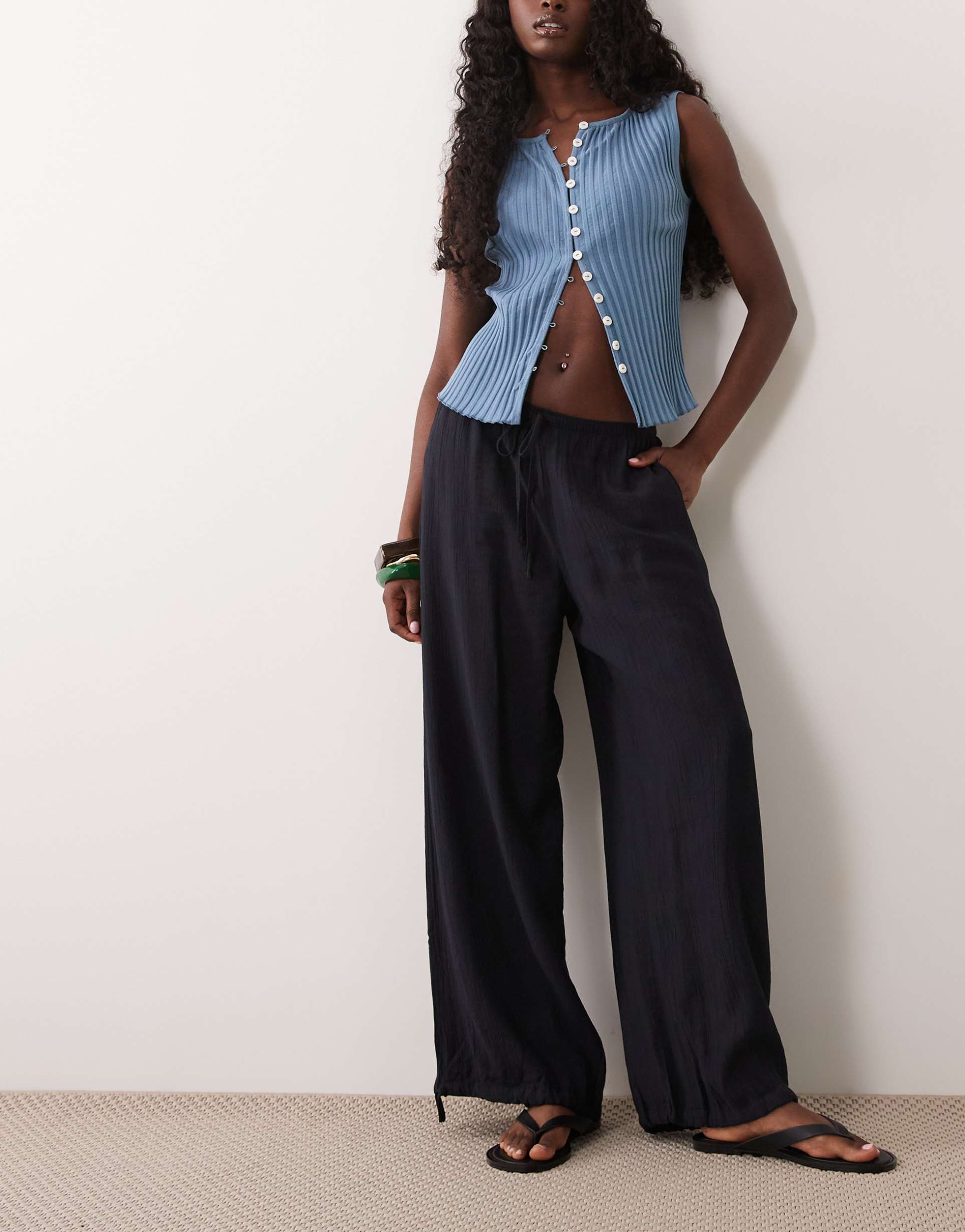 abercrombie & fitch crinkle balloon fit pants in black
