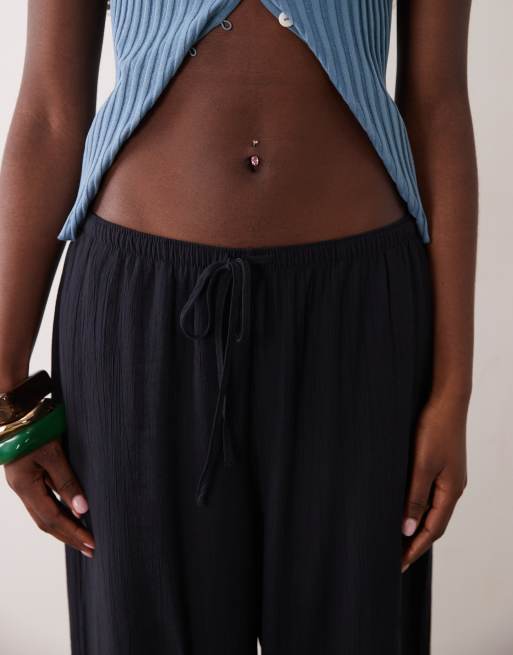 Abercrombie & Fitch crinkle balloon fit trousers in black, 3 of 5