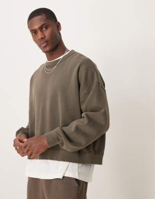 cropped crew sweatshirt in brown