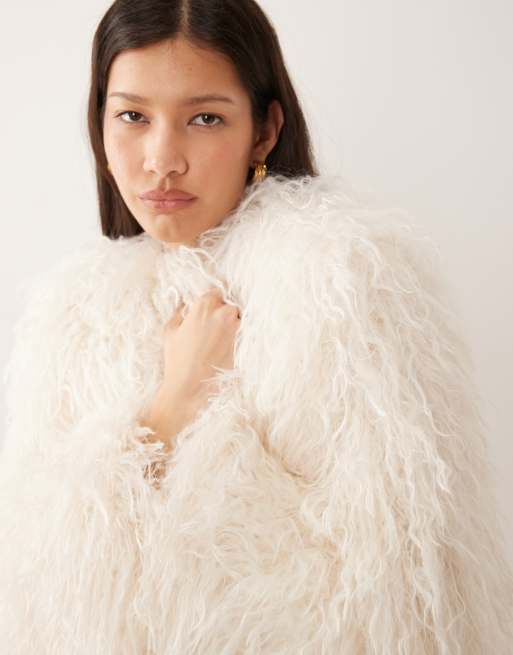 Abercrombie & Fitch cropped faux fur collarless jacket in cream, 3 of 4