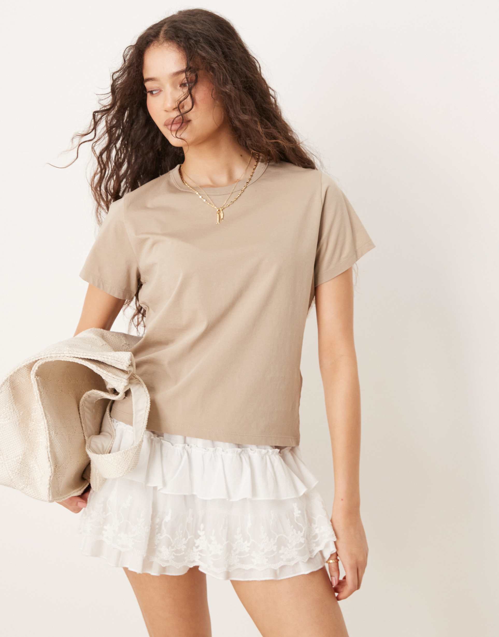 abercrombie & fitch cropped t-shirt in beige