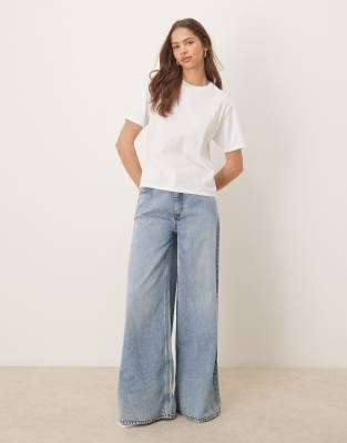 Abercrombie & Fitch Cropped T-shirt In White