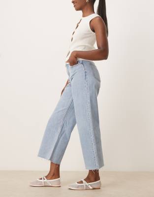 Abercrombie & Fitch Cropped Wide Leg Raw Hem Jeans