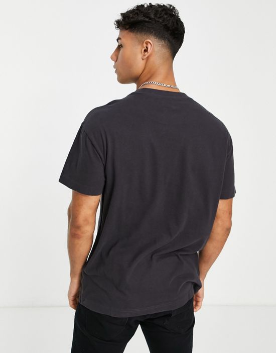 https://images.asos-media.com/products/abercrombie-fitch-cross-chest-logo-relaxed-fit-t-shirt-in-dark-gray/202662386-2?$n_550w$&wid=550&fit=constrain