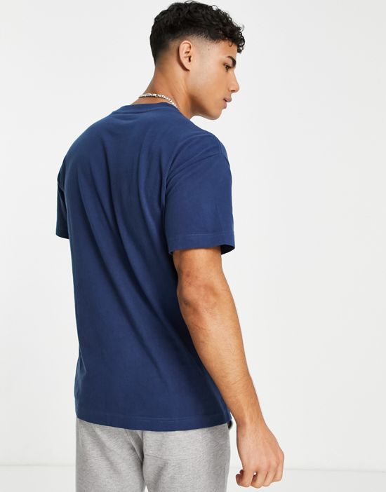 https://images.asos-media.com/products/abercrombie-fitch-cross-chest-logo-relaxed-fit-t-shirt-in-navy/202665996-2?$n_550w$&wid=550&fit=constrain