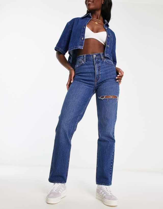 Abercrombie & Fitch - curve love 90s straight fit jean in dark blue with thigh slash