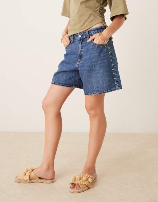 Abercrombie & Fitch – Curve Love – Ciemnoniebieskie luźne szorty jeansowe z ćwiekami z wysokim stanem i poszarpanym dołem