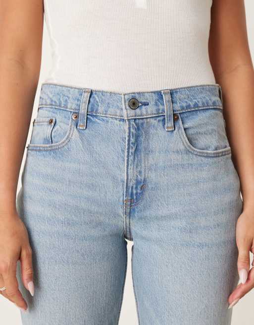 Abercrombie & Fitch – Curve Love – Gerade geschnittene Jeans in heller Waschung im Stil der 90er mit mittelhohem Bund, 5 von 5
