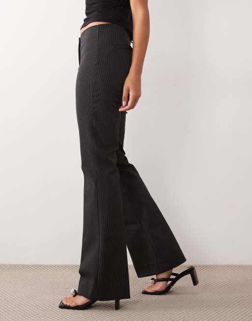 Abercrombie & Fitch Curve Love High-Rise-Schlaghose in Schwarz, 2 von 5