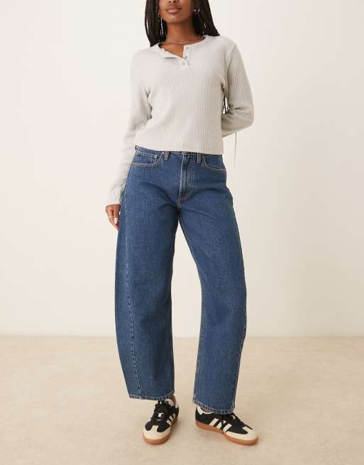 Abercrombie & Fitch - Curve Love - Jeans met wijde ronde pijpen en halfhoge taille in medium wassing